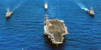Đoàn Hàng không mẫu hạm USS Carl Vinson của Hoa Kỳ. Ảnh: AFP
