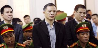 Ls. Nguyễn Văn Đài (giữa), ông Phạm Văn Trội (trái) và Ms. Nguyễn Trung Tôn (phải).