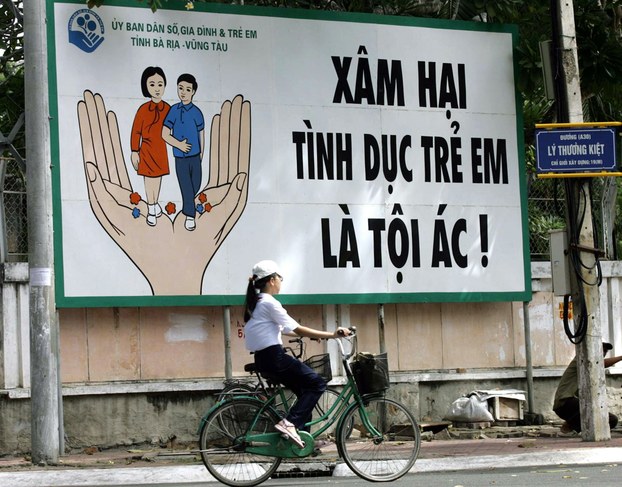 Pano tuyên truyền bên đường ở tỉnh Bà Rịa-Vũng Tàu chống xâm hại tình dục trẻ em. Ảnh: AFP
