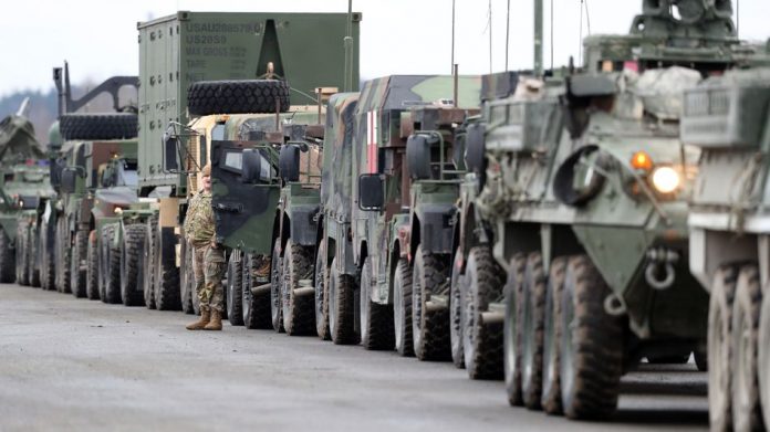 Binh sĩ Mỹ tại Bayern, Đức đang trên đường đến biên giới Ukraine. Ảnh: Alexandra Beier/ Getty Images