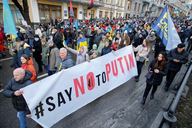 Dân Ukraine phản đối Putin. Ảnh: Reddit