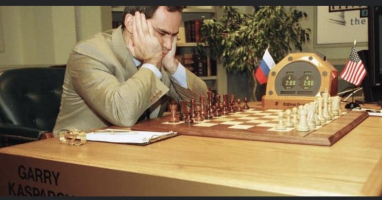 Tuyên bố của cựu kiện tướng cờ vua thế giới (người Nga) Garry Kasparov