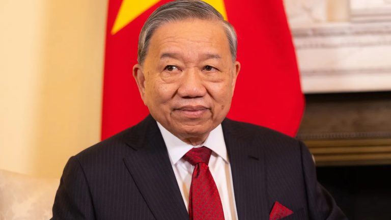 Hội nghị Trung ương 2: Đối ngoại Việt Nam trong thế giằng co chiến lược giữa Hoa Kỳ và Trung Quốc