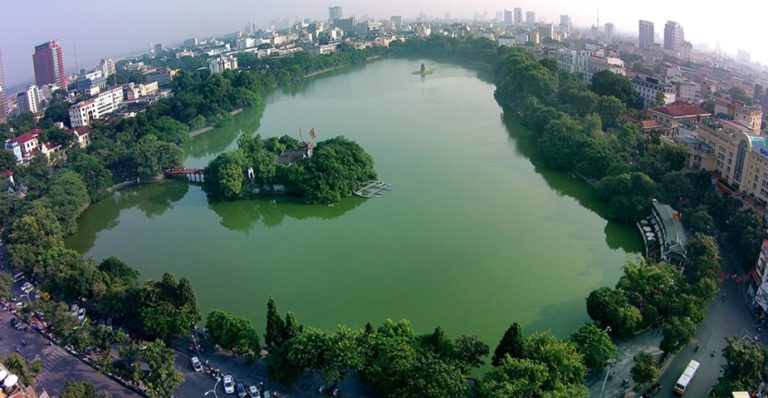 Hồ Gươm không cần một “Khải Hoàn Môn”